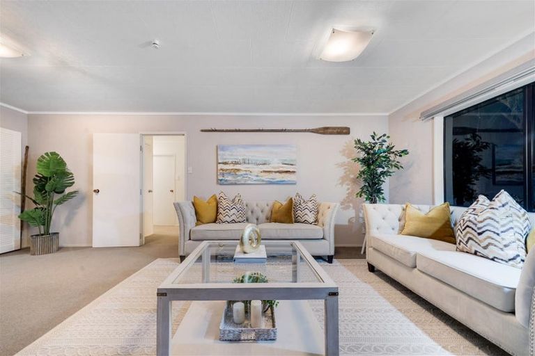 Photo of property in 94a Konini Road, Titirangi, Auckland, 0604