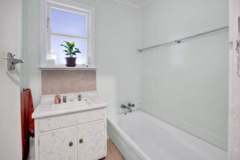 Photo of property in 30 Leicester Street, Patea, 4520