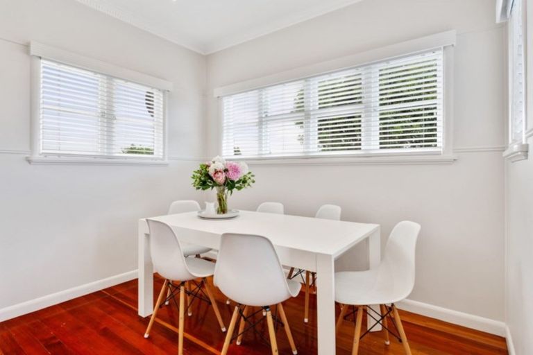 Photo of property in 15 Eversleigh Road, Belmont, Auckland, 0622