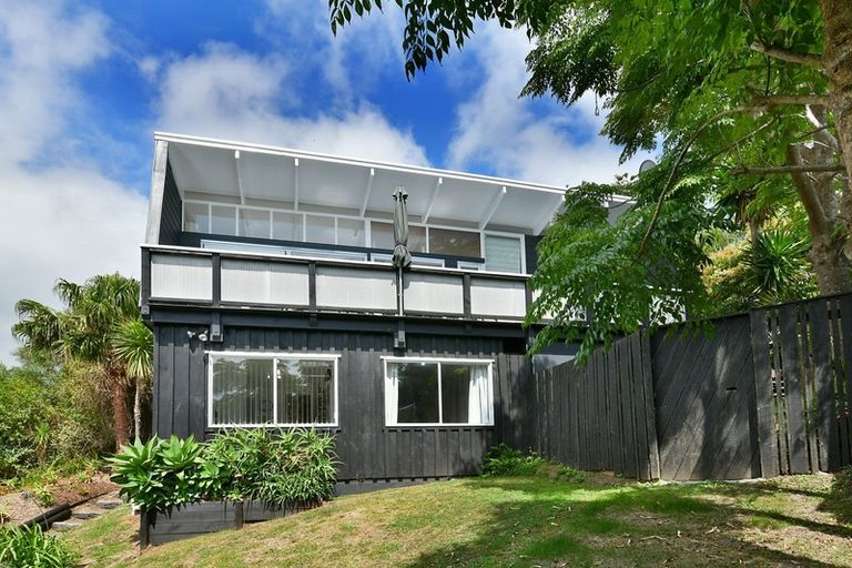 Photo of property in 21 Elliston Crescent, Stanmore Bay, Whangaparaoa, 0932