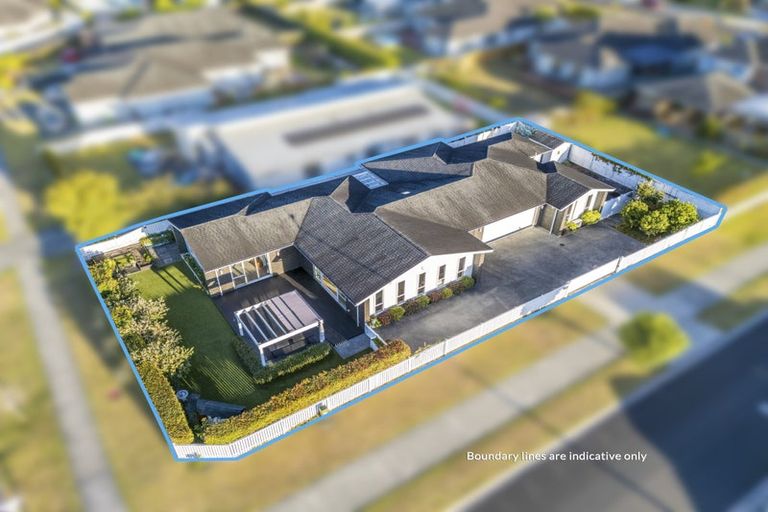 Photo of property in 25 Gilbransen Road, Kumeu, 0810