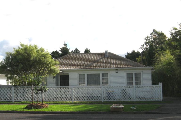 Photo of property in 2/54 Gloria Avenue, Te Atatu Peninsula, Auckland, 0610