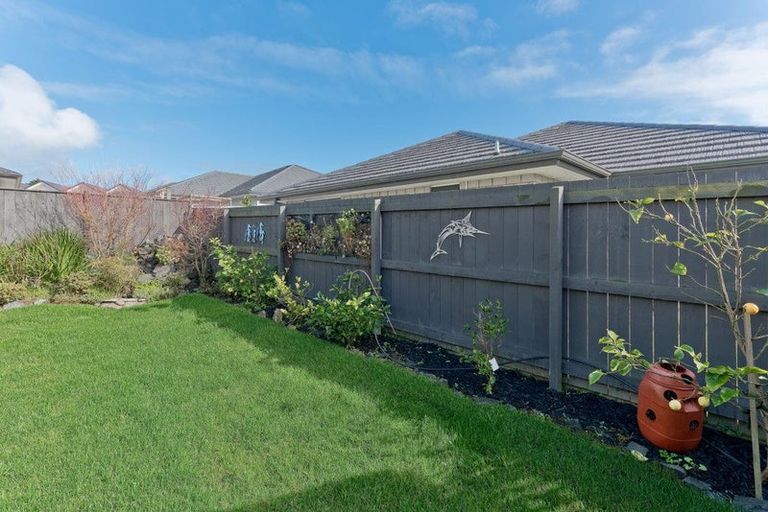 Photo of property in 13 Papa Orchard Drive, Kumeu, 0810