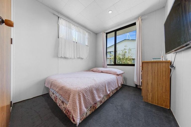 Photo of property in 2/10 Nearco Street, Randwick Park, Auckland, 2105