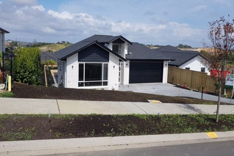 Photo of property in 17 Boocock Crescent, Orewa, 0931