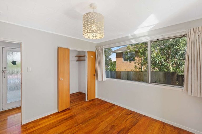 Photo of property in 9 Cockayne Crescent, Sunnynook, Auckland, 0620