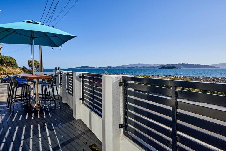 Photo of property in 147 Marine Parade, Eastbourne, Lower Hutt, 5013