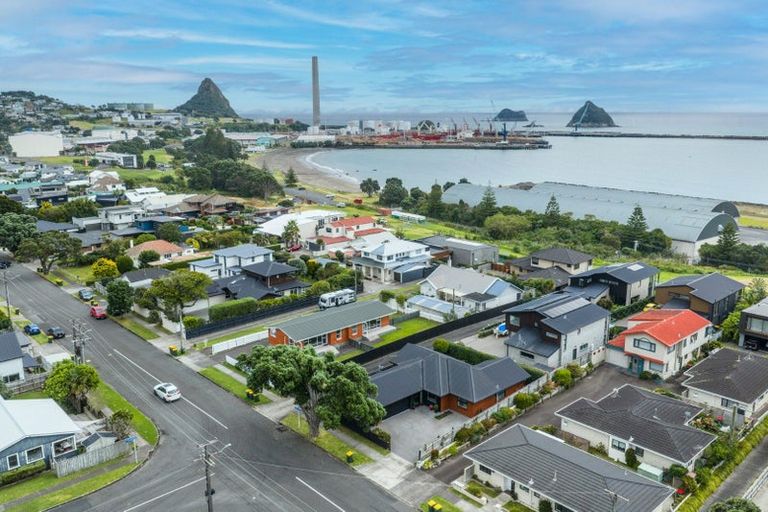 Photo of property in 32 Whiteley Street, Moturoa, New Plymouth, 4310