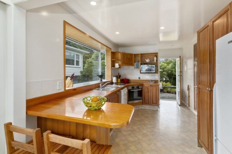 Photo of property in 64 Raroa Terrace, Tawa, Wellington, 5028