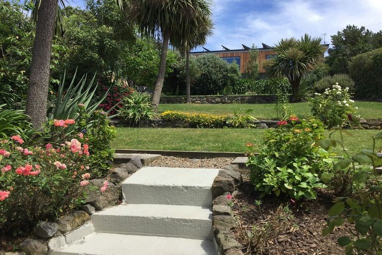 Photo of property in 76 Mount Pleasant Road, Mount Pleasant, Christchurch, 8081