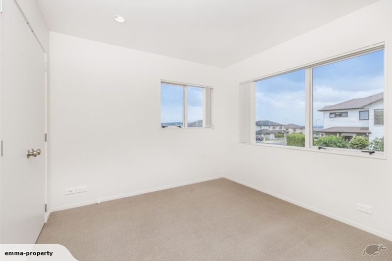 Photo of property in 22 Terrasini Drive, Flat Bush, Auckland, 2019