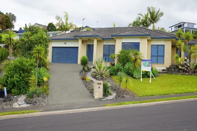 Photo of property in 23 Roberta Crescent, Orewa, 0931