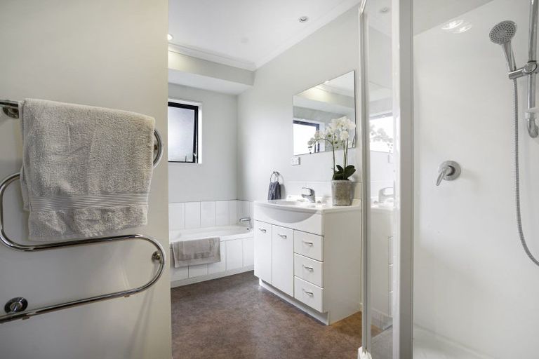 Photo of property in 10 Rexwood Estate, Carterton, 5713