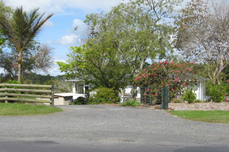 Photo of property in 97 Tawa Road, Kumeu, 0891