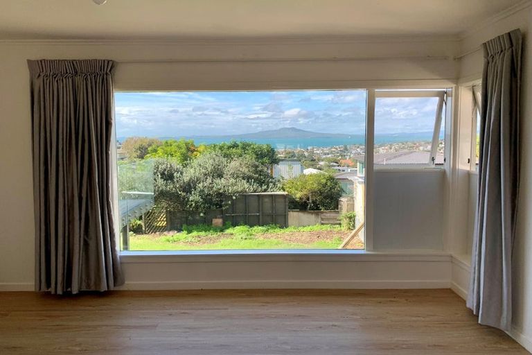 Photo of property in 9 Ballial Place, West Harbour, Auckland, 0618