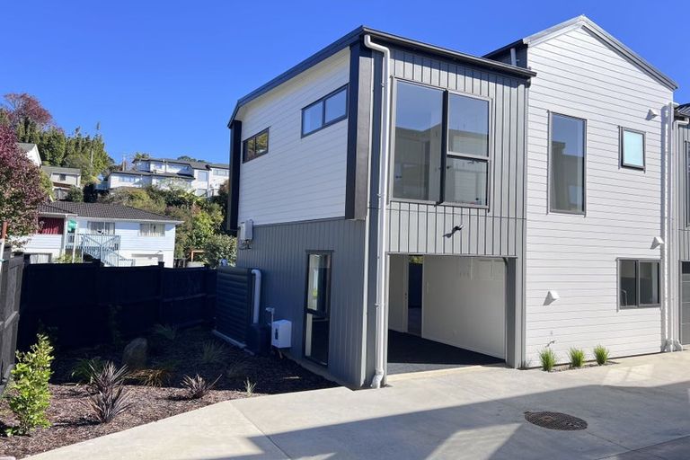 Photo of property in 2a Garner Place, Glenfield, Auckland, 0629