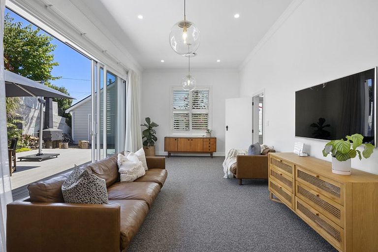 Photo of property in 56 Gilbert Street, New Plymouth, 4310