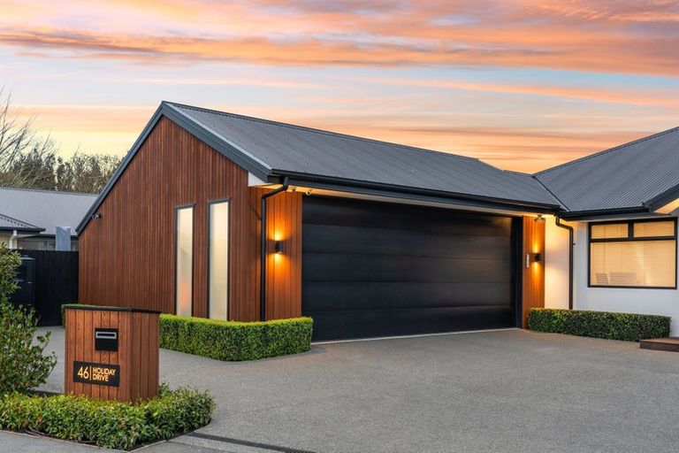 Photo of property in 46 Holiday Drive, Mairehau, Christchurch, 8052