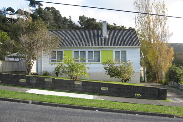 Photo of property in 2 Swainson Street, Naenae, Lower Hutt, 5011