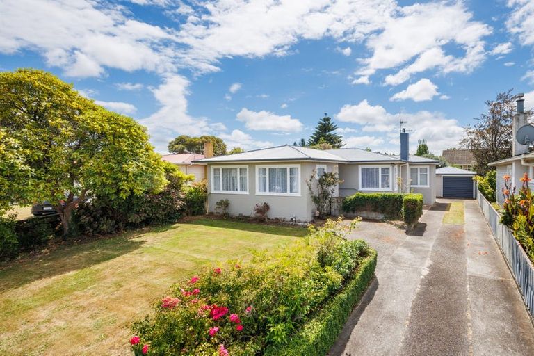Photo of property in 27 Pembroke Street, Highbury, Palmerston North, 4412