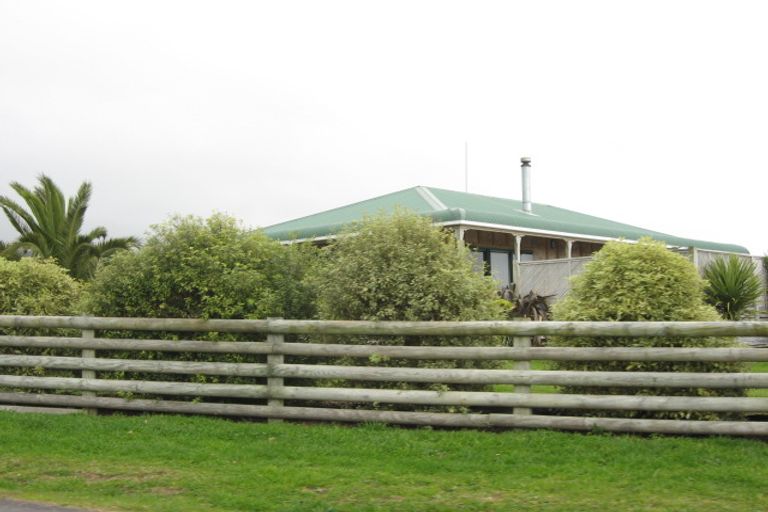 Photo of property in 128 Wairau Road, Oakura, 4314