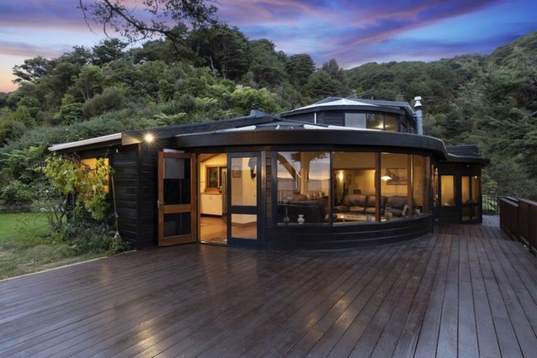 Photo of property in 5 Whiorau Grove, Lowry Bay, Lower Hutt, 5013