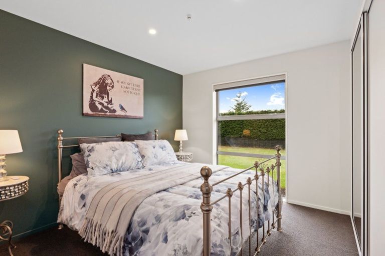 Photo of property in 14 Whitcombe Place, Darfield, 7571
