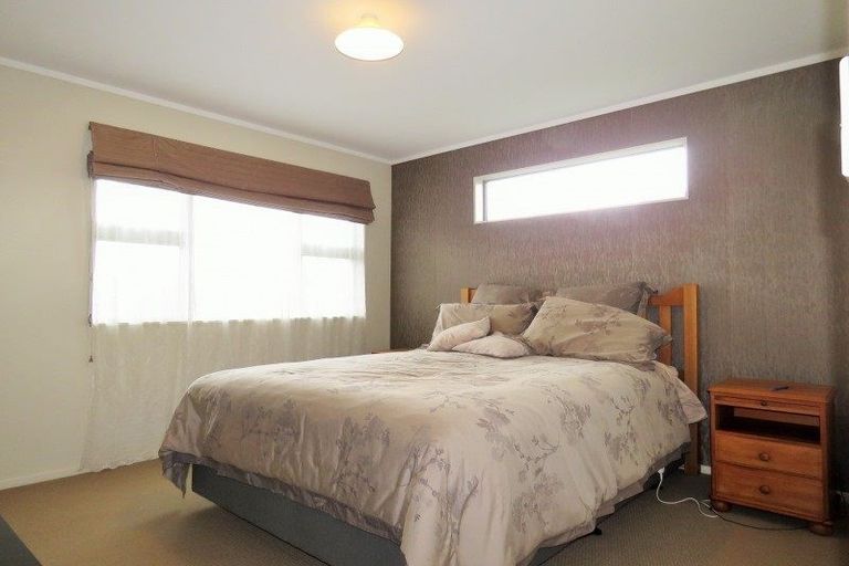 Photo of property in 1 Fuller Close, Levin, 5510