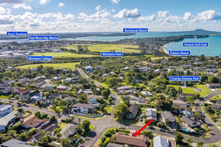 Photo of property in 1/1 Pickwick Parade, Mellons Bay, Auckland, 2014