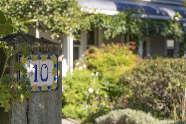 Photo of property in 10 Daniel Street, Martinborough, 5711