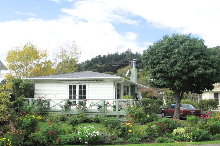 Photo of property in 11 Deller Grove, Silverstream, Upper Hutt, 5019