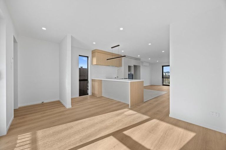 Photo of property in 8 Harikoa Way, Karaka, 2113