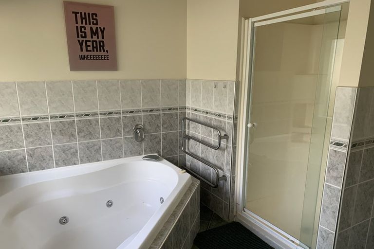 Photo of property in 27 Sample Road, Albany, Auckland, 0632