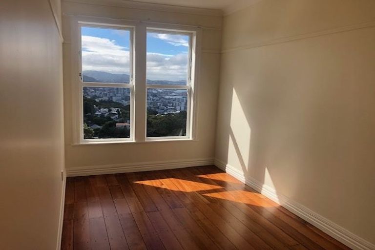 Photo of property in 9 Connaught Terrace, Brooklyn, Wellington, 6021