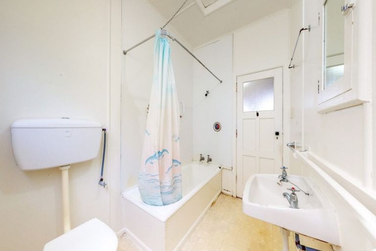 Photo of property in 11b Upper Lewisville Terrace, Thorndon, Wellington, 6011