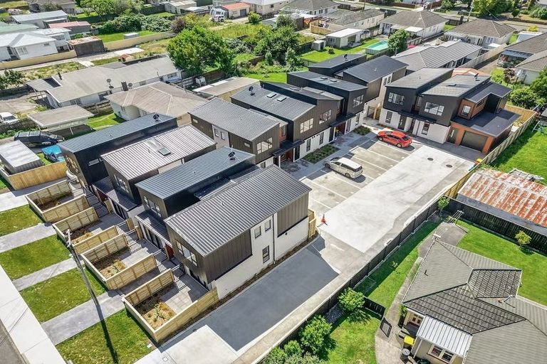 Photo of property in 8/27 Main Road, Wainuiomata, Lower Hutt, 5014