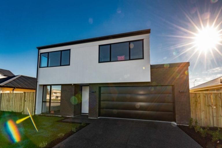 Photo of property in 18 Sholto Duncan Crescent, Halswell, Christchurch, 8025