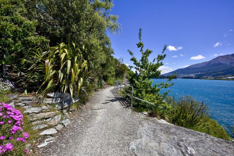 Photo of property in 5 Mincher Road, Kelvin Heights, Queenstown, 9300