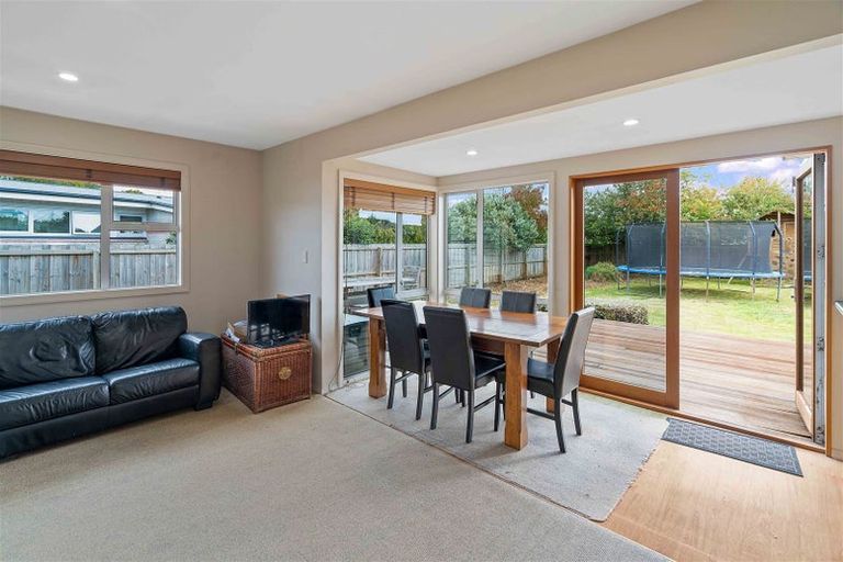 Photo of property in 51 Winters Road, Redwood, Christchurch, 8051