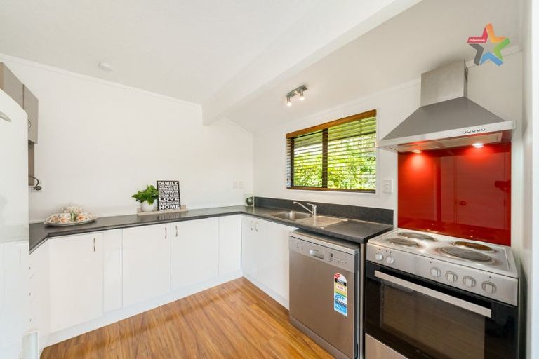 Photo of property in 26 Wisteria Grove, Maungaraki, Lower Hutt, 5010