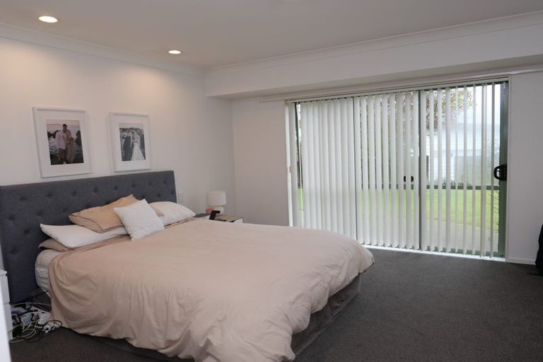 Photo of property in 11 Crown Hill, Paraparaumu, 5032