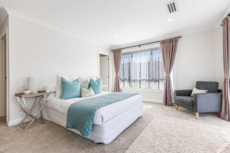 Photo of property in 2 Caldwell Place, Pinehill, Auckland, 0632