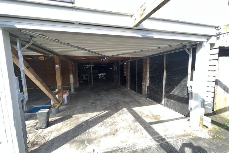 Photo of property in 22 Crosby Road, West Harbour, Auckland, 0618