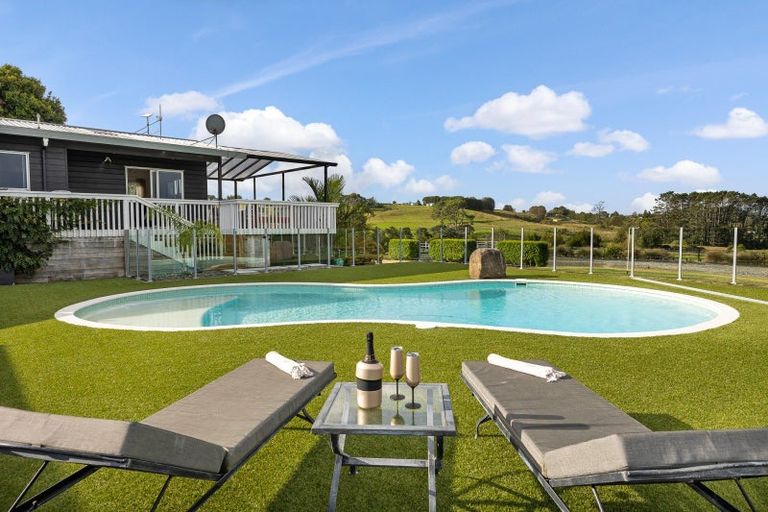 Photo of property in 145 Hanham Road, Kumeu, 0891