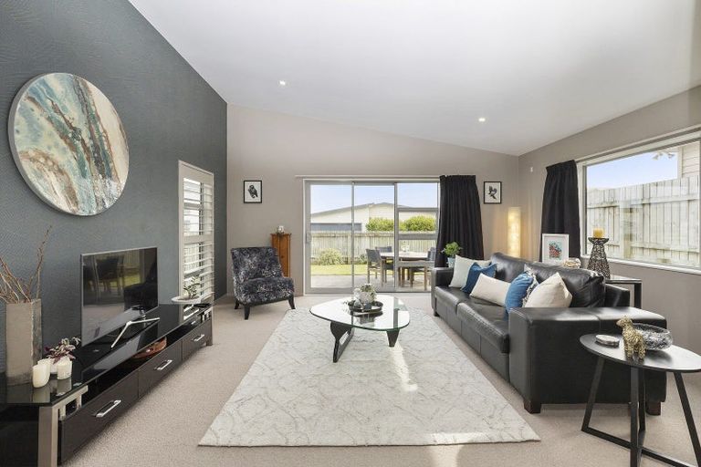 Photo of property in 32 Havana Rise, Grenada Village, Wellington, 6037