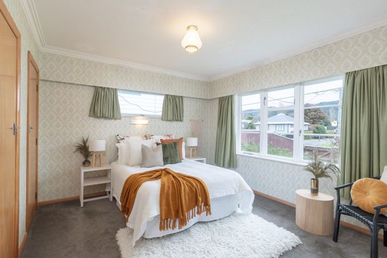 Photo of property in 44 Kowhai Avenue, Ebdentown, Upper Hutt, 5018