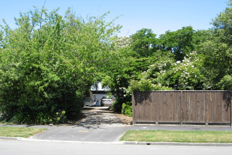 Photo of property in 11 Dunrobin Place, Avonhead, Christchurch, 8042