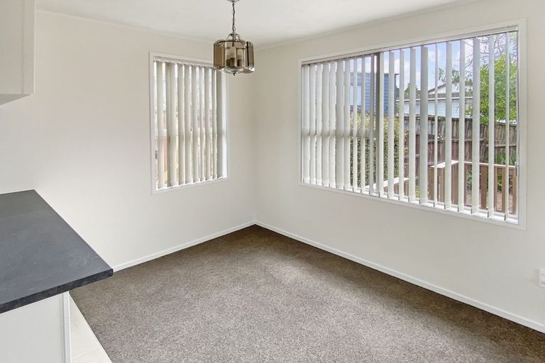 Photo of property in 15 Pisces Road, Glen Eden, Auckland, 0602