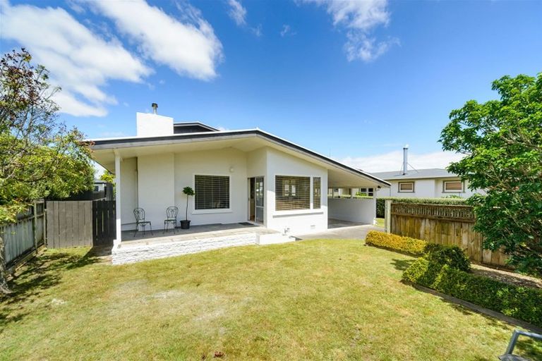 Photo of property in 16 Newcastle Street, Hokowhitu, Palmerston North, 4410