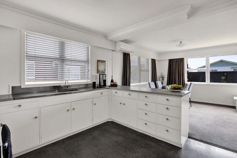 Photo of property in 70 Pendarves Street, New Plymouth, 4310